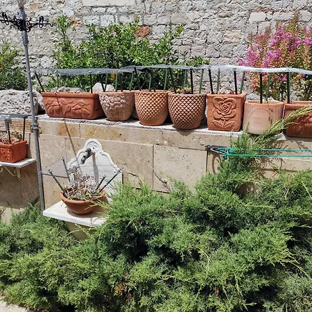 Apartman Alena With Terrace And Garden Center