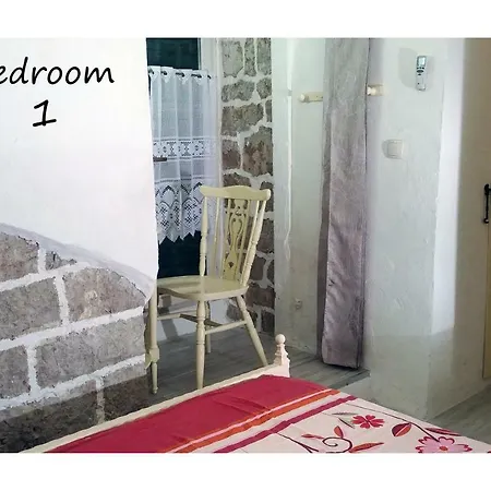 Alena With Terrace And Garden Center Apartman Jelsa